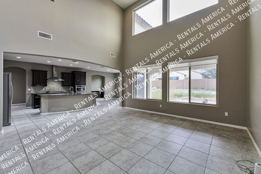 Building Photo - 11042 E Lone Pine Pl