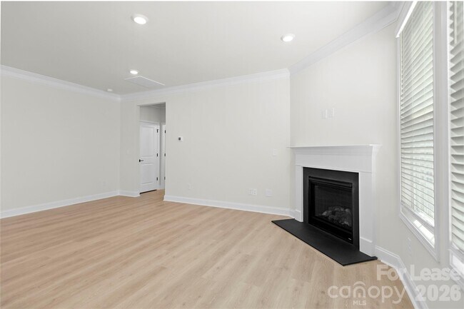 Building Photo - 7185 Sylvan Retreat Dr