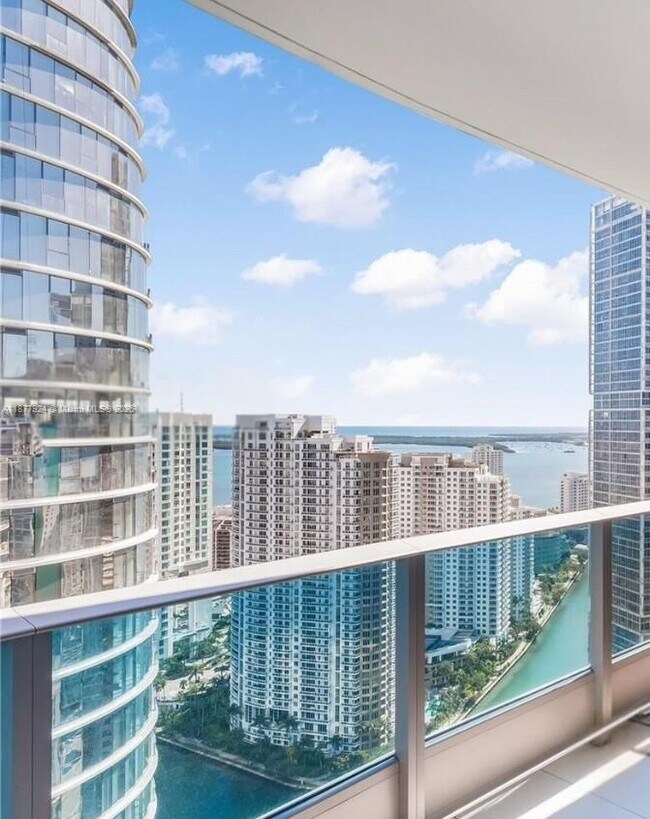 Building Photo - 200 Biscayne Blvd Way