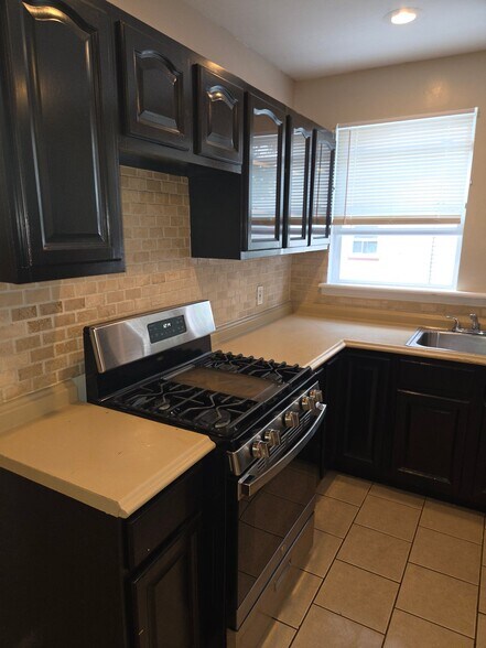 Building Photo - 48 Hazelwood Ave