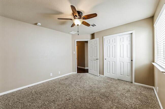 Building Photo - Great 4 bedroom in Cedar Park