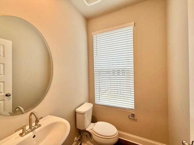 Building Photo - 1234 Coach Sta Aly