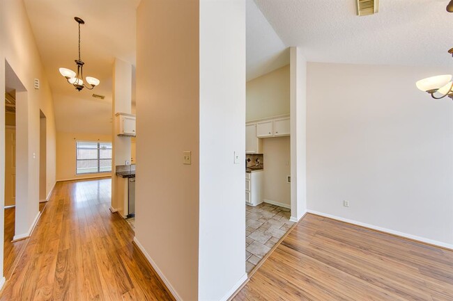 Building Photo - 6103 France Ln