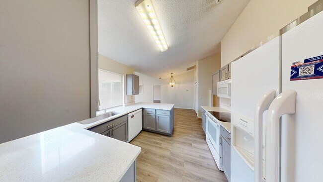 Building Photo - Beautiful 3 Bed/2 Bath Single Family Home ...