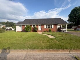 Front approach - 2904 Norfolk St