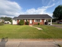 Front approach - 2904 Norfolk St