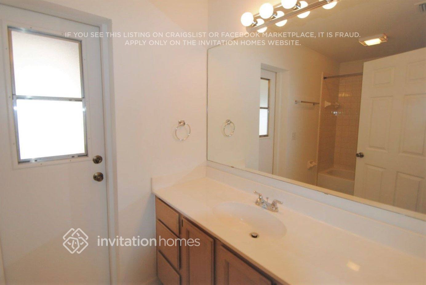 Building Photo - 1440 Bradwell Dr