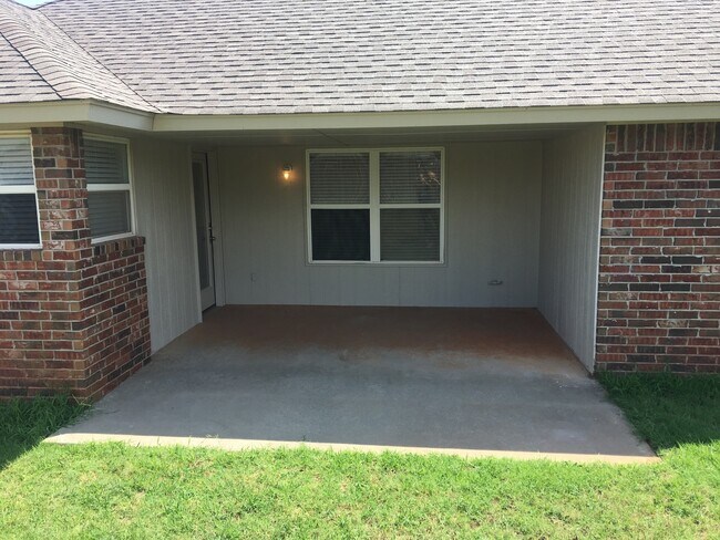 Building Photo - Beautiful 3 bed, 2 bath Home in East Moore with Bonus Room!