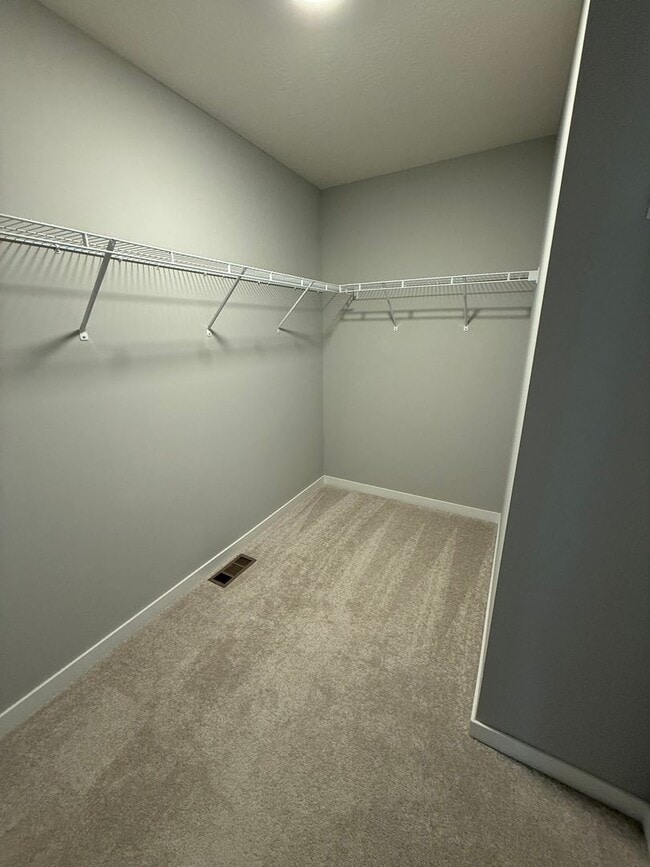 Building Photo - Move In Special! Stunning Westerville Condo with Loft | 2,086 Sq Ft | Garage | Move-In Ready