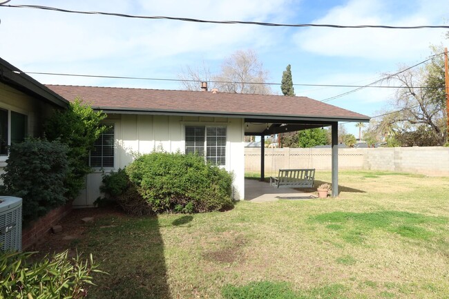 Building Photo - Beautifully Renovated 3 Bed 2 Bath on 17th Av South of Northern