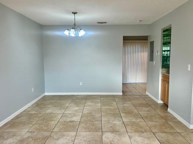 Building Photo - Cozy 2 Bedroom 2.5 Bath Two Story Condo