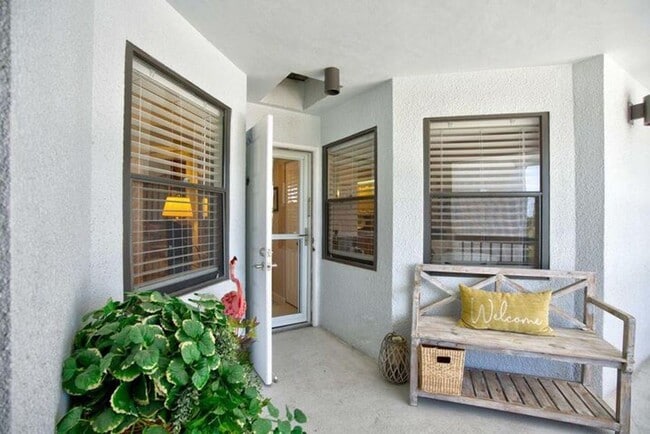 Building Photo - 143 Bay Colony Dr N