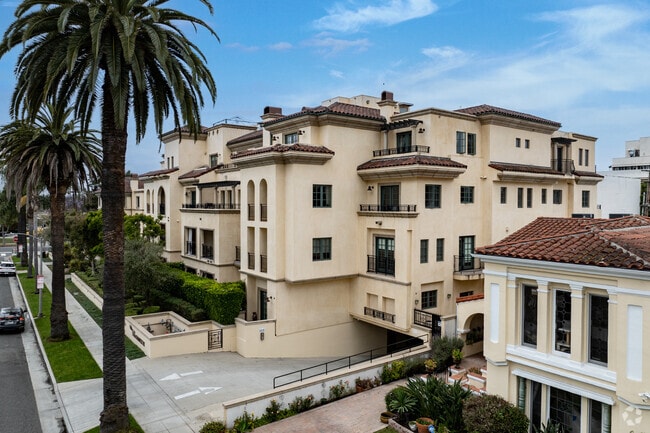 Building Exterior - Villa Hamilton Park
