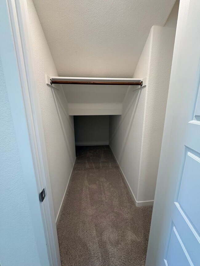 Building Photo - Beautiful 4 Bedroom 3 Full bath House with Solar in Gated Antioch Community