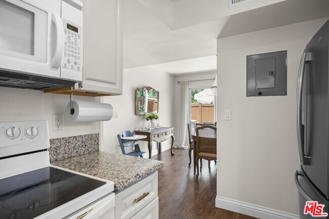 Building Photo - 27462 Country Glen Rd