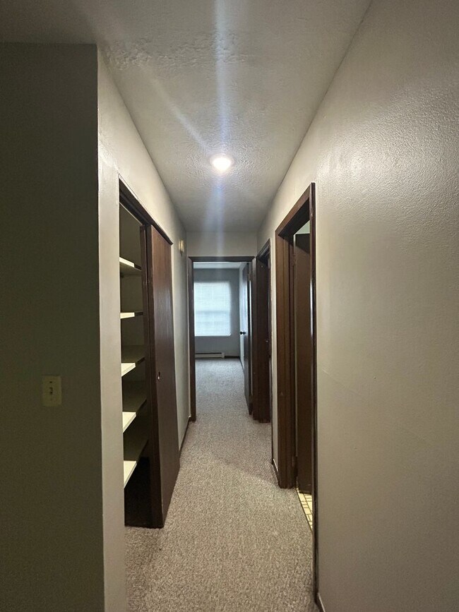 Building Photo - 60 Ironwood Ct