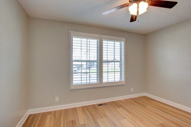 Building Photo - Fantastic Open Floor Plan Home With Stone ...