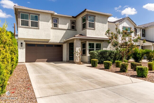 Building Photo - 3746 E Earll Dr
