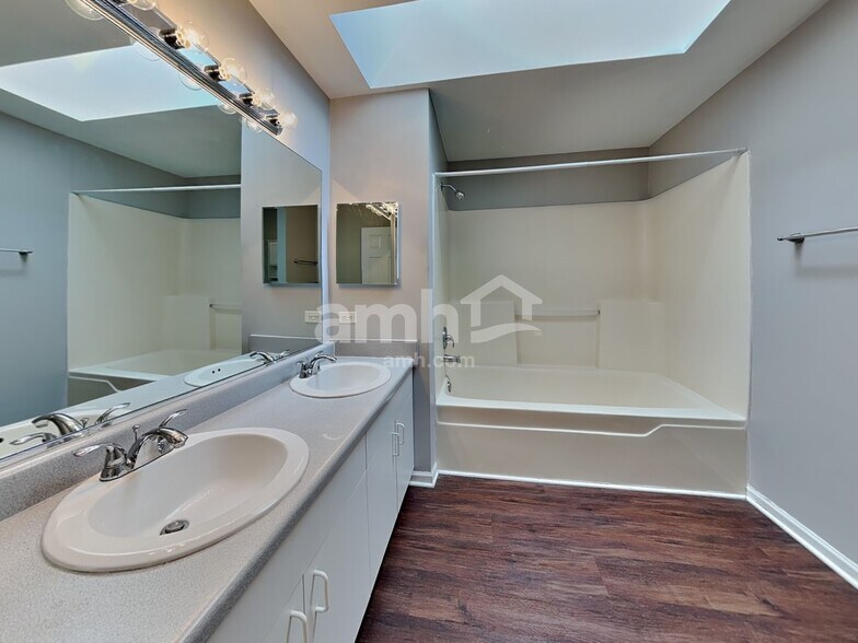 Building Photo - 8601 Sycamore Ct