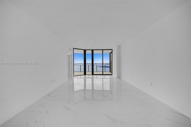 Building Photo - 700 NE 24th St