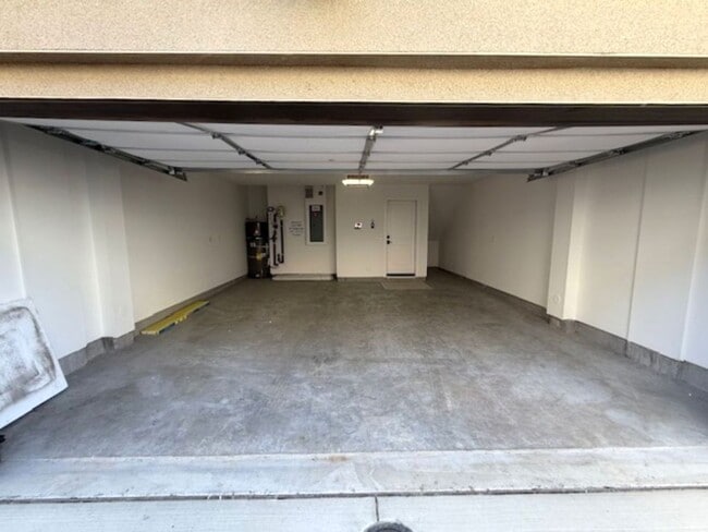 Building Photo - Brand New Townhome in Moonstone Community ...