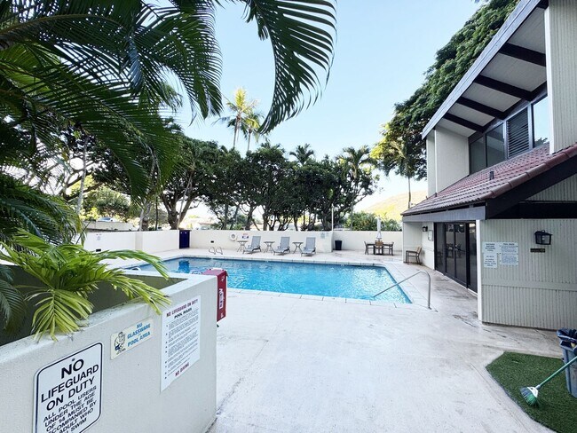 Building Photo - Cat Friendly Hawaii Kai Condo with Panoram...