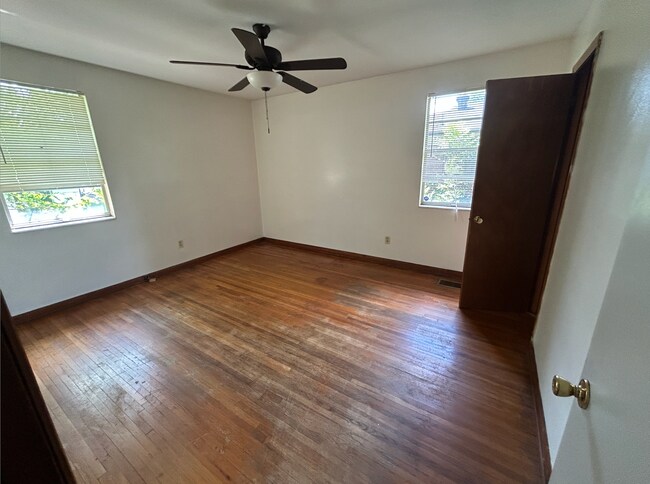 Building Photo - 440 Oakmont St