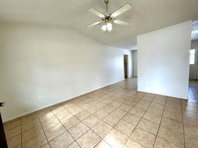 Building Photo - Elkins! 3 bed 2 bath with a huge fenced back yard
