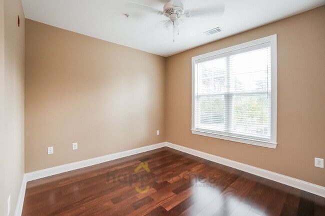 Building Photo - Stunning 2BR/2BA Condo in the Heart of Mt. Pleasant