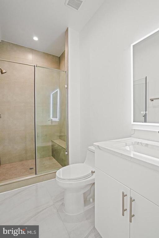 Building Photo - 4421 Kane Pl NE