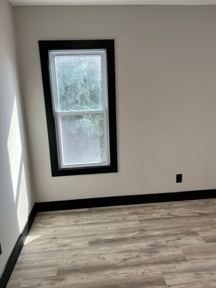 Building Photo - 129 Kensington Ave