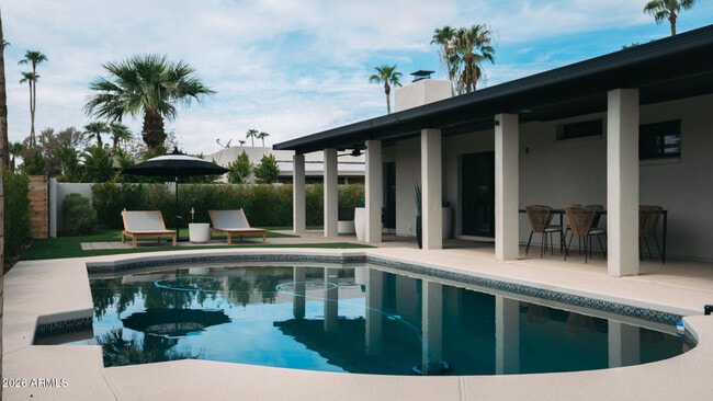 Building Photo - 8743 E Bonita Dr