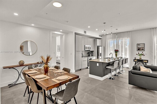 Building Photo - 2100 Miami Rd