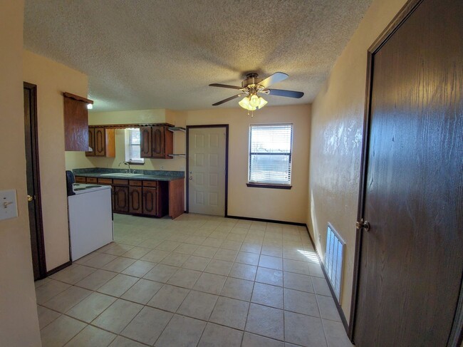 Building Photo - 3 Bed brick home in Tecumseh