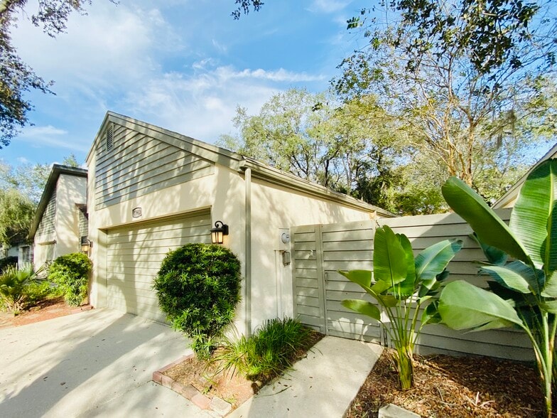 Building Photo - 13903 LAZY OAK DRIVE