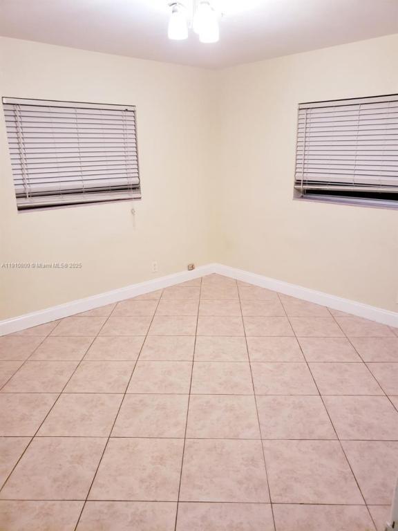 Building Photo - 1031 N 16th Ct