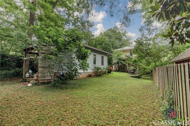 Building Photo - 145 Hillside St
