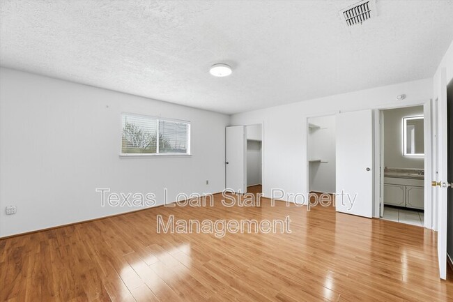 Building Photo - 12447 Sharpview Dr