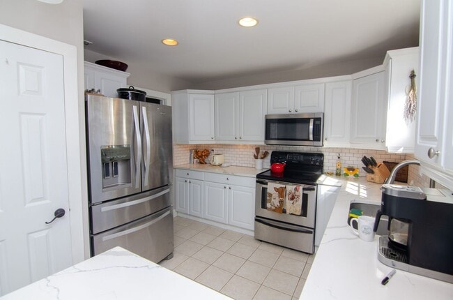 Building Photo - Beautiful home in Hillsboro Village