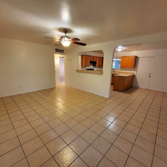 Building Photo - AFFORDABLE HOME IN PHOENIX JUST EAST OF DO...