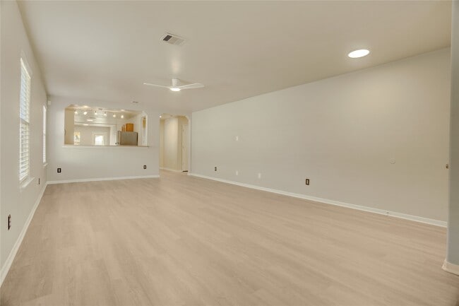Building Photo - 822 Crabapple Way