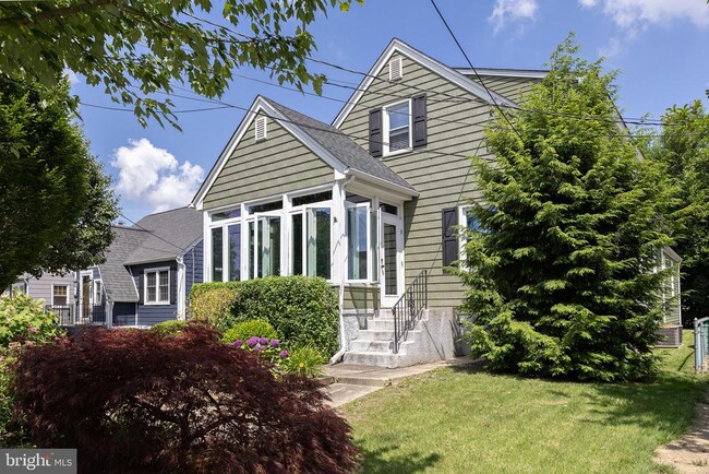 Primary Photo - 129 5th Ave