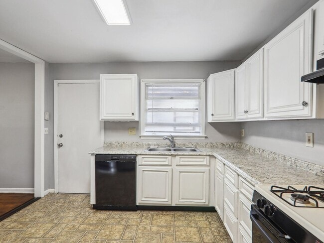 Building Photo - 3 Bedroom Duplex in Decatur