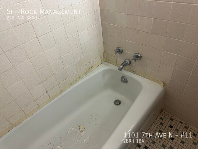 Building Photo - 1101 7th Ave W