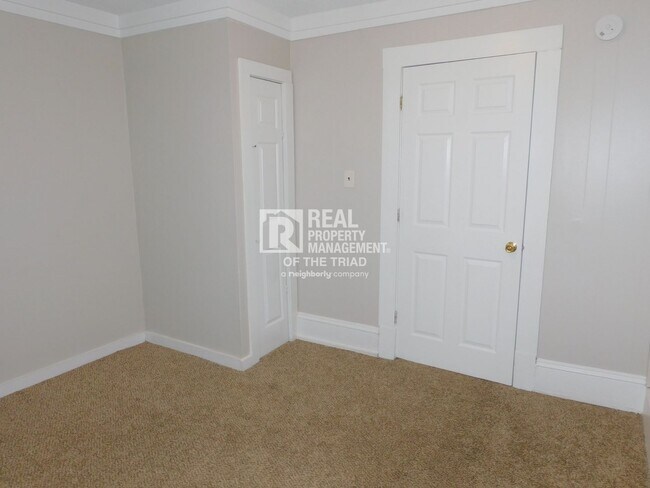 Building Photo - Cute 3 Bedroom/2 Bath Home in Greensboro 2...