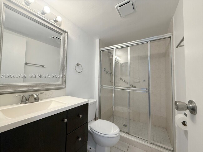 Building Photo - 3475 N Country Club Dr