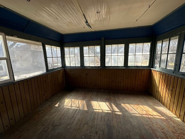 Building Photo - *LEASE SPECIAL* Spacious 3+ bedroom house $795