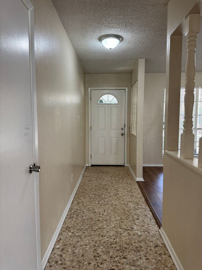 Building Photo - 6919 Moon Lake Dr
