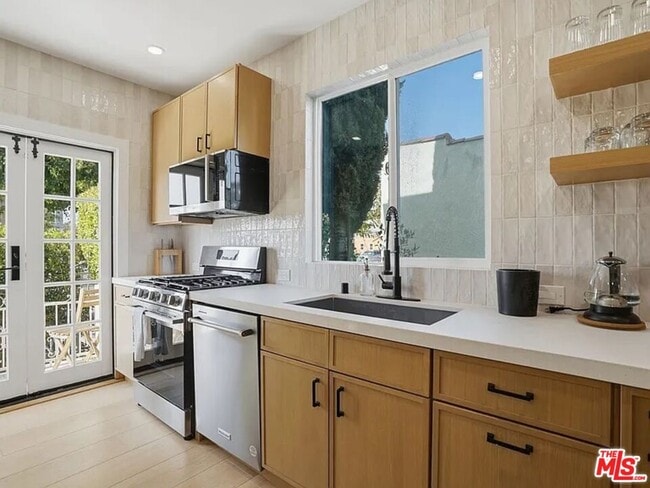 Building Photo - 3014 9th Ave