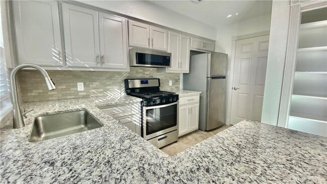 Building Photo - 1402 Hyridge Cir